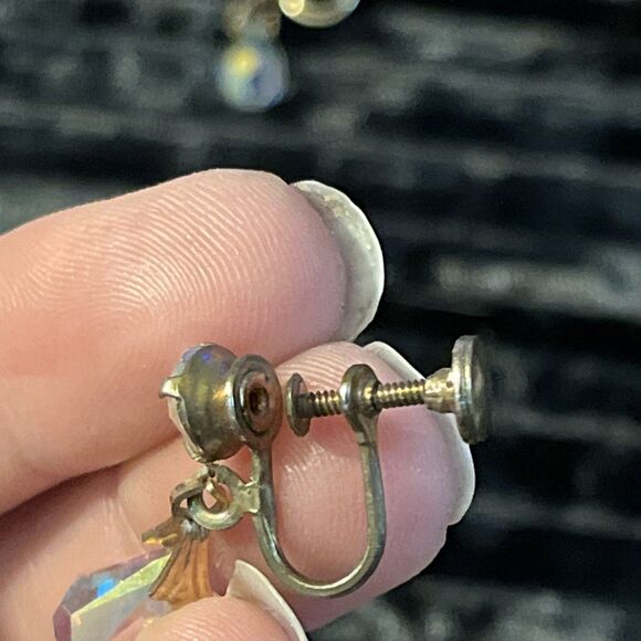 Vintage Goldtone Teardrop Faceted AB Crystal Drop Dangle Screw Back Earrings - Picture 5 of 6